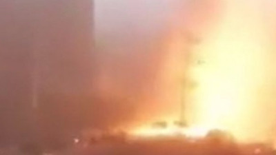 Akıl almaz görüntü! Yıldırım böyle düştü