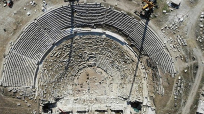 Laodikya Antik Kenti'nde bulunan tiyatro bin 600 yıl sonra seyirciyle buluşacak
