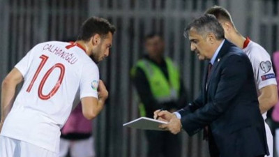 Hakan Çalhanoğlu: Şenol Güneş'e kırgınlığım oldu!