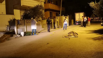 Tarsus'ta öz babasına kurşun yağdırdı!