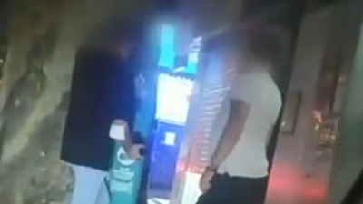 Sokaktaki el dezenfektanlarını çaldılar