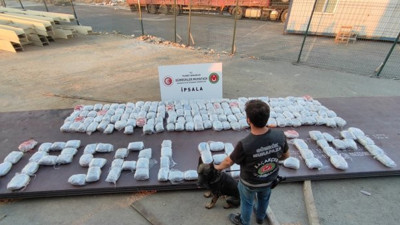 TIR'ın her yerinden uyuşturucu fışkırdı