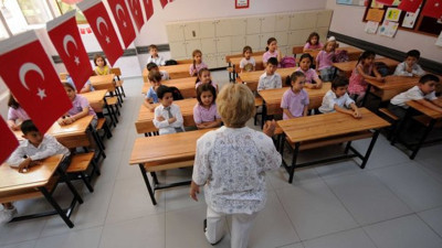 Son günlerin en çok tartışılan konusu… Son anket sonuçları açıklandı: Vakalar artarken veliler iki arada bir derede