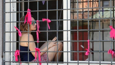 Koca dayağından ‘pizza siparişiyle’ kurtuldu