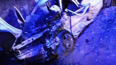 Aksaray'da iki otomobil kafa kafa çarpıştı! 2 ölü, 4 yaralı