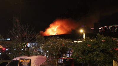 Bornova sanayisinde korkutan yangın!