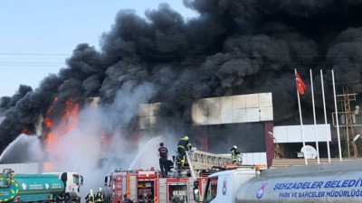 Manisa'da fabrika alev alev