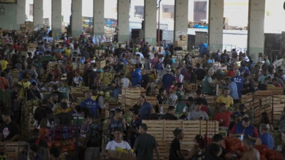 Yüz binlerce insan ölmüştü: Salgının merkezinde korona pazarı