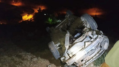 Uçuruma yuvarlanan otomobilden mucize kurtuluş