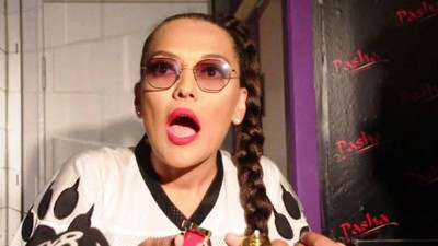 Demet Akalın bu kez baltayı taşa vurdu