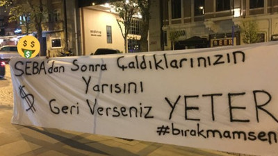 Beşiktaşlı taraftarlardan ağır göndermeli pankart… Eski kulüp binası önünde bu pankartı bırakıp gittiler