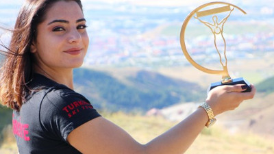 Hayat kurtaran milli kayakçımıza ödül