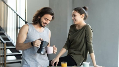 Ayakta yemek mi daha iyi oturarak yemek mi?
