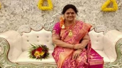 Ölen karısını yaşatıyor