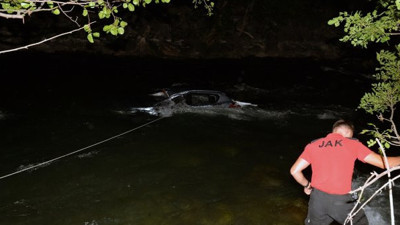 Kontrolden çıkan otomobil Munzur Çayı'na uçtu! 1 ölü
