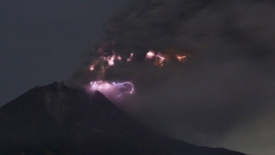 Yanardağ hareketlendi! Uçuş uyarısı yapıldı