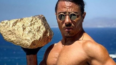 Nusret yine bir şey buldu: Tuttuğu taşı paraya çevirdi