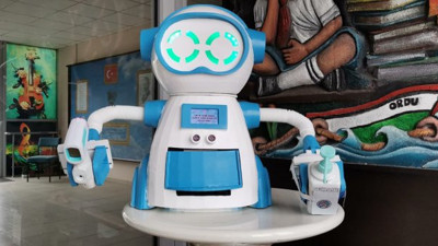 Ateş ölçüyor, dezenfektan sıkıyor, maske veriyor, ateşiniz varsa kapıları kilitliyor, bilin bakalım korona savar bu robot hangi şehrimizde yapıldı