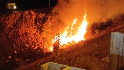 Düzce'de ambulans şarampole yuvarlanarak yandı! Sağlık çalışanları ve hasta ölümden döndü