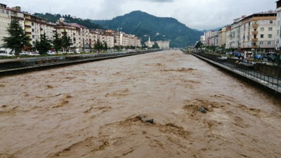 Of'ta sel ve heyelan! 1 ölü