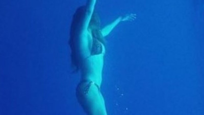 Cem Yılmaz çekti, Serenay deniz kızı oldu