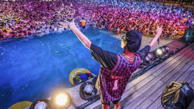 Wuhan’dan şok görüntüler: Bütün dünyaya virüsü yaydılar, kendileri böyle eğleniyorlar!