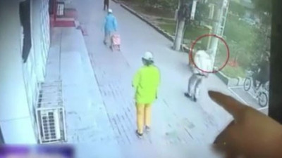 Gökten başına kedi düştü: Olmaz demeyin bu da oldu ya...