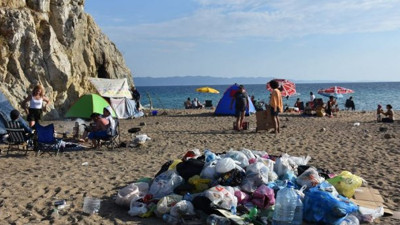 Saklı cenneti çöplüğe çevirdiler: Bu plaja bu yapılır mı
