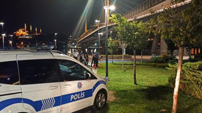 Beyoğlu'nda silah sesleri! Saldırgan silahı çimenlere atarak kaçtı