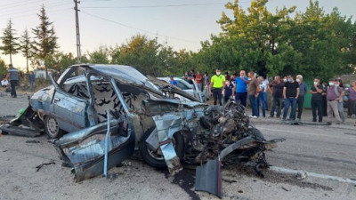 Aksaray'da otomobil ile çekici çarpıştı! Ölü ve yaralı var