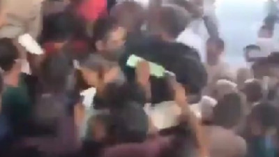 Tır şoförlerinin akılalmaz görüntüsü! Korona testinde birbirlerini ezdiler! Bakın virüs ülkeye nasıl yayılıyor?