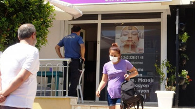 Platonik aşık olduğu kadının ablasını bıçakladı