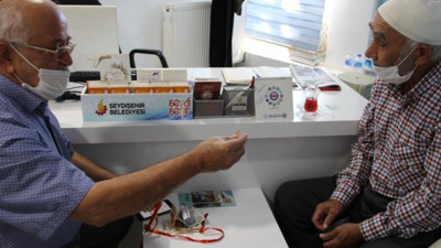 Altın ve döviz bulunan çantayı sahibine teslim etti. Yasasın iyi insanlar