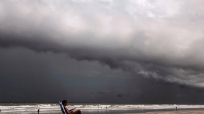 Tropik fırtına güçlenerek kıyıya doğru yaklaşıyor