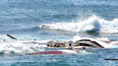 Herke Adası açıklarında bot battı!