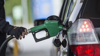 Araç sahiplerine kötü haber! Gece yarısından itibaren geçerli, benzine zam geldi