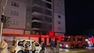 Uşak'ta alışveriş merkezindeki yangın panik yarattı! Binalar tahliye edildi