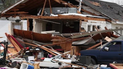 Laura kasıp kavurdu: 500 bin kişi kaçıyor