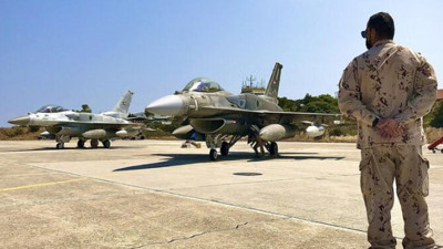 Birleşik Arap Emirlikleri Jetleri, Yunanistan Hava Üssünde: Araplar Yunan saflarında