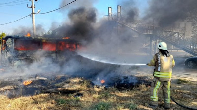 Köftecinin minibüsü alev alev