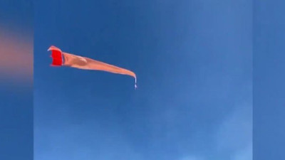 Dehşet anları saniye saniye görüntülendi, 3 yaşındaki çocuk uçurtmayla birlikte göğe yükseldi
