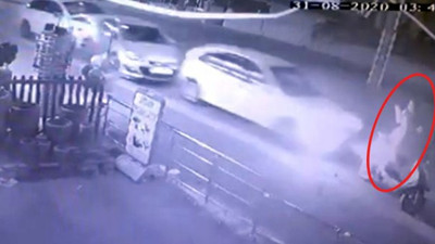 Zincirleme kazada havalanan kadın yere çakıldı