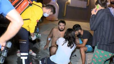 Kadıköy'de kuryeyi gasp ettiler! Polis ve güvenlik görevlisi bıçaklandı