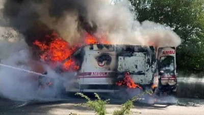 Uşak'ta kalp hastasını taşıyan ambulans alev aldı