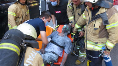 Yaşlı adamı diri diri yanmaktan kurtardı! Kahraman itfaiyeci