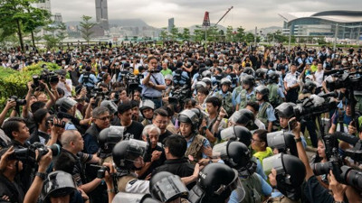 Hong Kong'da Yasama Konseyi seçimlerinin ertelenmesi protesto edildi
