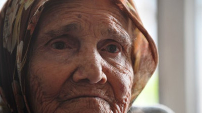 Hırsız Emine nineyi dişsiz bıraktı! Bir anda karşı karşıya kaldı