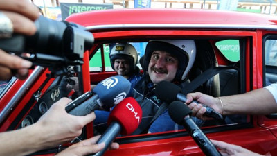 Formula 1 pistini deneyen Bakan Varank bir anda kontrolü kaybetti