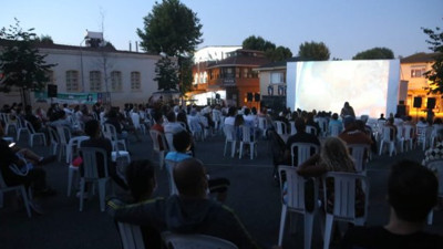 Adalılar açık havada sinema ile buluştu