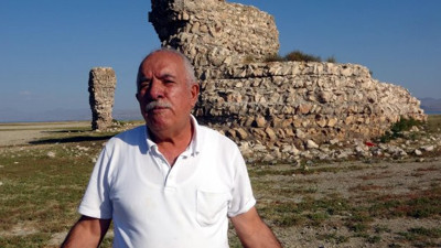 Van Gölü'nde sular çekilince ortaya çıktı: Gören şaşırıp kalıyor